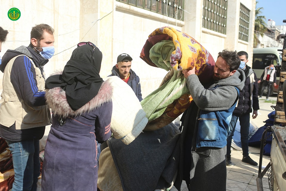 البدء في توزيع المساعدات الطارئة على أهلنا المتضررين من الزالزل